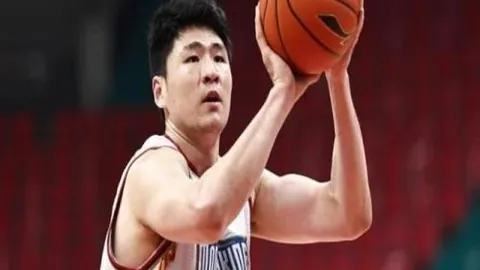 赛事复盘：昨日精准预测3中2，神秘人飞翼深度解析